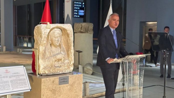 Çaldırılan Mezar Stelini Törenle Geri Aldılar