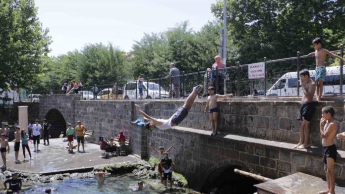 Serinlemek için girilen havuzlar tehlike saçıyor