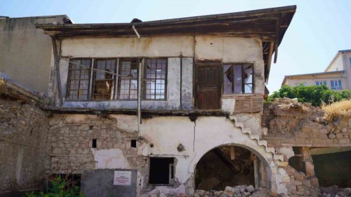 Tarihi Konaklar Elden Geçiyor