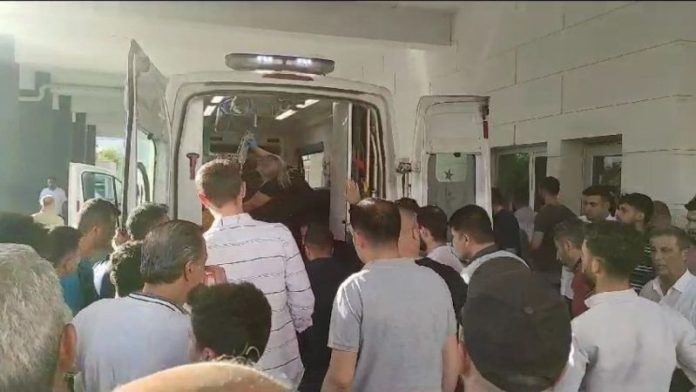 Buzdolabını tamir ederken elektrik akımına kapıldı