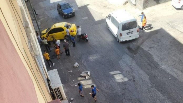 Hâkimiyetini Kaybeden Sürücü Yayaların Arasına Daldı