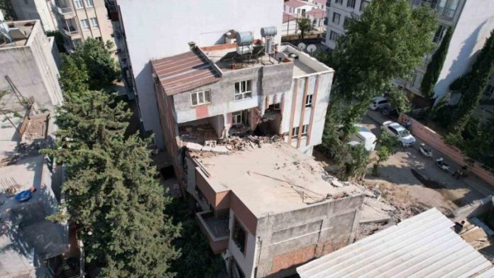 Yıkım Çalışmaları Esnasında Yanlışlıkla Hasarsız Evde Yıkıldı