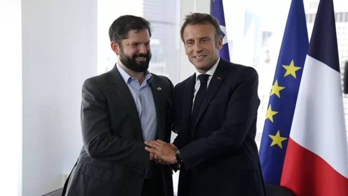 Macron, Boric'le Paris'te bir araya geldi