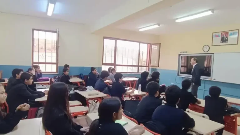 Kaymakam Salih Sak’tan Siverek Prof. Dr. Abdulkadir Karahan Fen Lisesi’ne Ziyaret