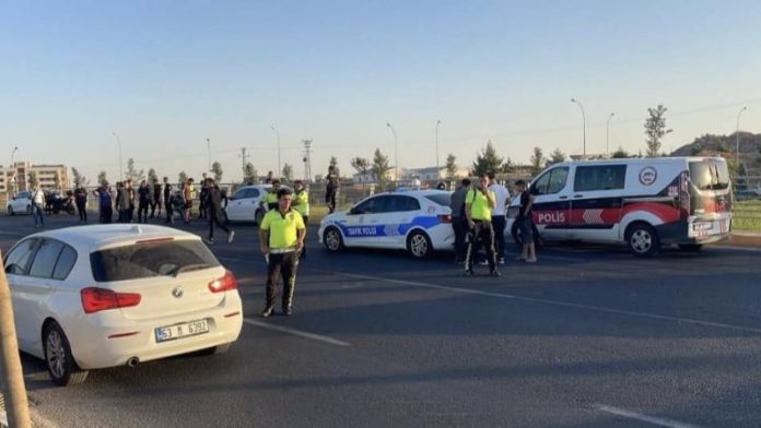 motosikletli yunus timi kamyona çarptı! 2 yaralı