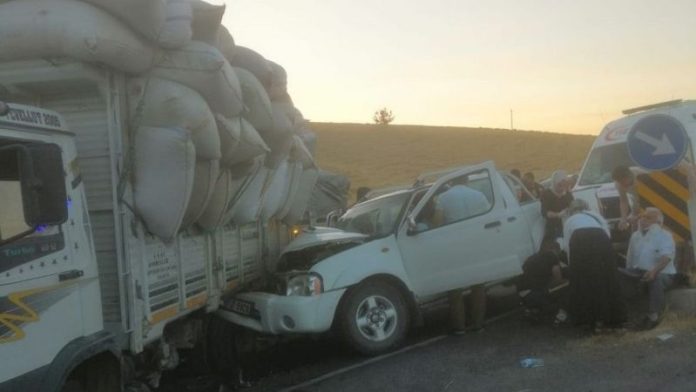 Kafa Kafaya Çarpıştılar 4 Kişi Yaralandı