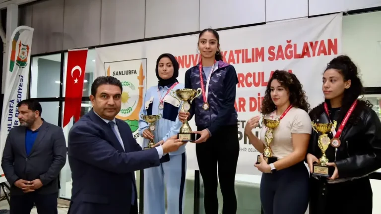 Şanlıurfa’da Cumhuriyet Coşkusu Kortlara Taşındı: 140 Sporcu Mücadele Etti