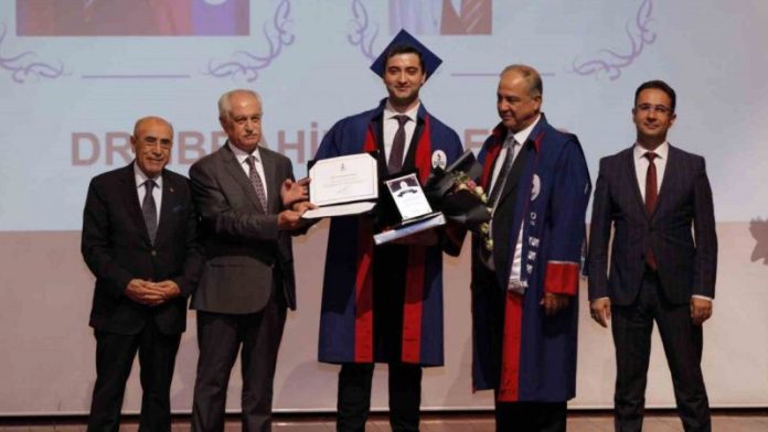 Tıp Fakültesinde Mezuniyet Coşkusu